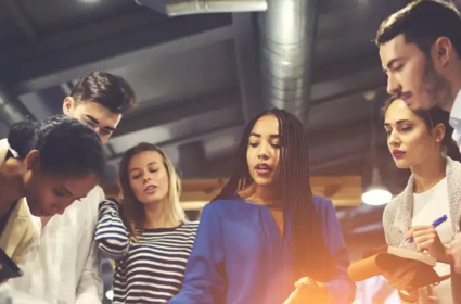 Geração Z redefine relações de trabalho e obriga empresas a se reinventarem